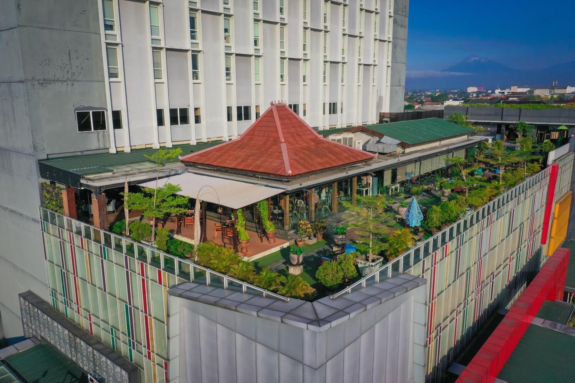 Swiss-Belinn Saripetojo Solo Exterior foto